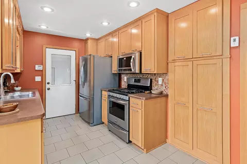 Kitchen - 452 109th Ave NW, Coon Rapids, MN 55448 photo 2 of 2