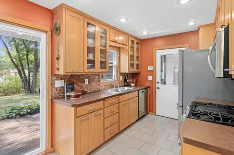 Kitchen - 452 109th Ave NW, Coon Rapids, MN 55448 photo 1 of 2