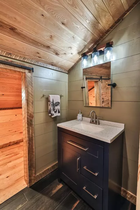 Bath - 19616 Eagle Haven Trl, Nevis, MN 56467 photo 3 of 4