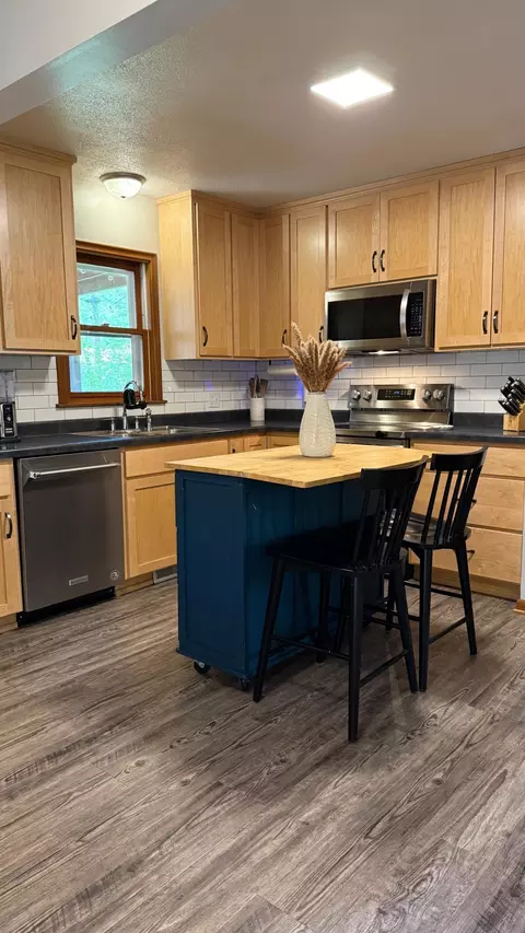 2851 Dellwood St, Roseville, MN 55113