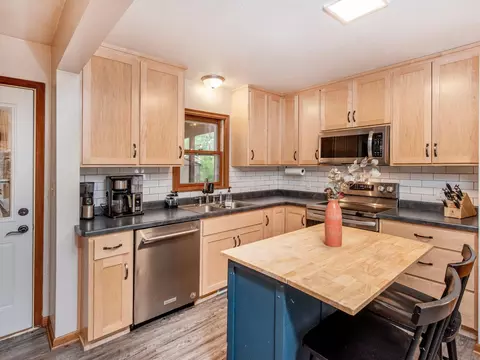 2851 Dellwood St, Roseville, MN 55113