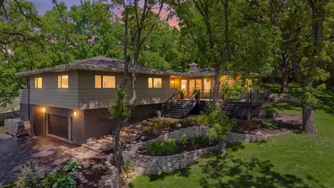 7121 Schey Dr, Edina, MN 55439