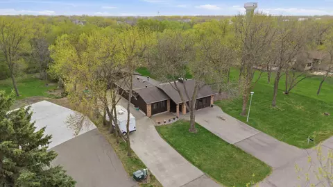 3826 Kensington Dr, West Fargo, ND 58078