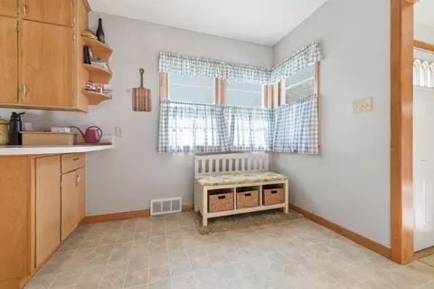 Entry Way - 1422 S 7th St, Brainerd, MN 56401 photo 3 of 7