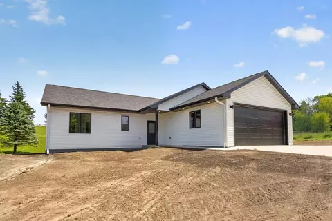 416 Parkside Dr SE, Preston, MN 55965