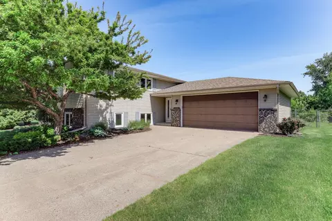 3588 Grenadier Place North Pl, Oakdale, MN 55128