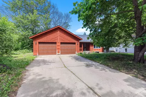2219 Vivian Ln, Saint Paul, MN 55119