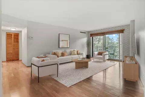 210 W Grant St #210, Minneapolis, MN 55403