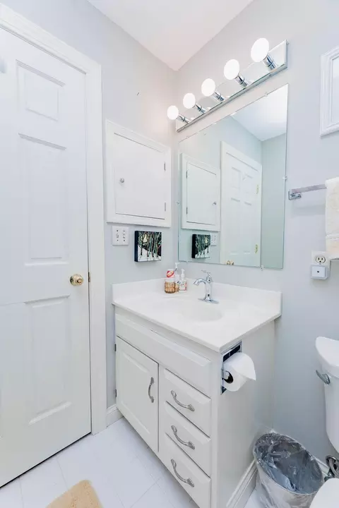 Bath - 3513 River Dr S, Fargo, ND 58104 photo 2 of 6
