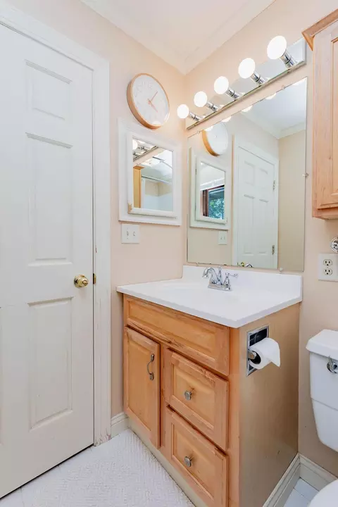 Bath - 3513 River Dr S, Fargo, ND 58104 photo 4 of 6