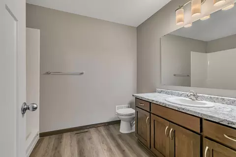 Bath - 1314 23rd St SE, Saint Cloud, MN 56304 photo 2 of 2