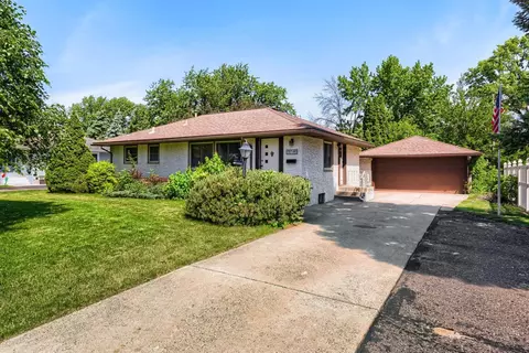 3718 Commodore Dr, Brooklyn Center, MN 55429