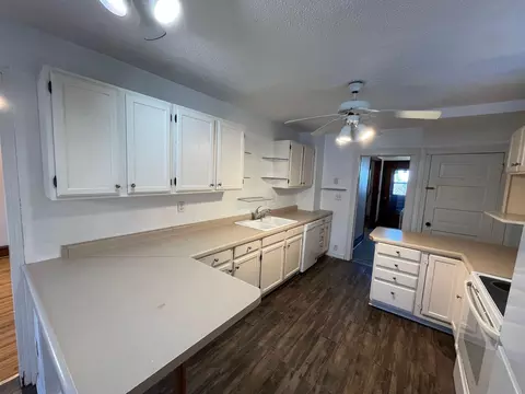Kitchen - 713 E 7th St, Duluth, MN 55805 photo 4 of 4