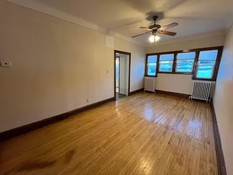 Living - 713 E 7th St, Duluth, MN 55805 photo 2 of 6