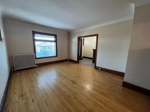 Living - 713 E 7th St, Duluth, MN 55805 photo 3 of 6