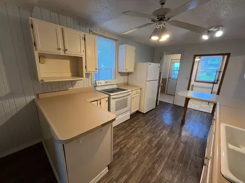 Kitchen - 713 E 7th St, Duluth, MN 55805 photo 3 of 4