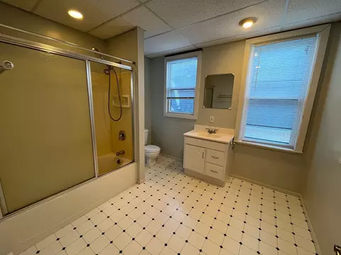 Bath - 713 E 7th St, Duluth, MN 55805 photo 2 of 2