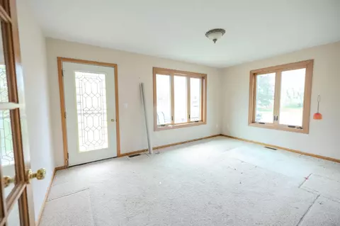 Living - 2 Line Dr, Morris, MN 56267 photo 4 of 6