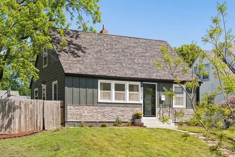 1877 Graham Ave, Saint Paul, MN 55116