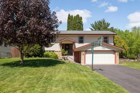 Exterior - 14895 Easter Ave, Apple Valley, MN 55124 photo 2 of 7
