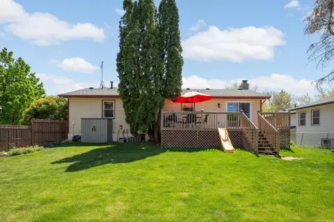 Exterior - 14895 Easter Ave, Apple Valley, MN 55124 photo 4 of 7