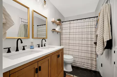 Bath - 14895 Easter Ave, Apple Valley, MN 55124 photo 1 of 2