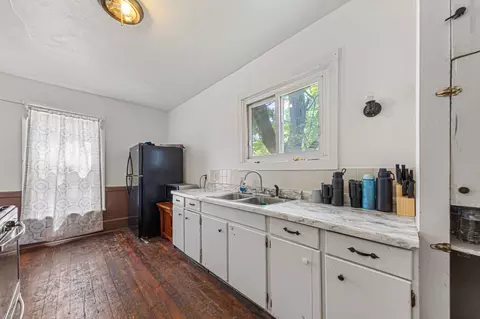 Kitchen - 3 6th Ave NW, Faribault, MN 55021 photo 4 of 5
