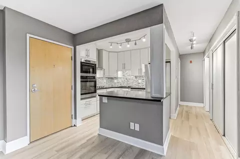 Kitchen - 1700 Four Oaks Rd #331, Eagan, MN 55121 photo 2 of 3