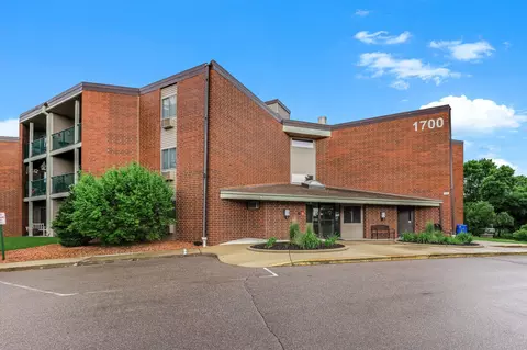 1700 Four Oaks Rd #331, Eagan, MN 55121