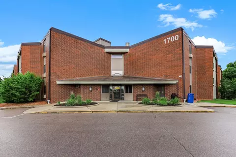Exterior - 1700 Four Oaks Rd #331, Eagan, MN 55121 photo 5 of 7