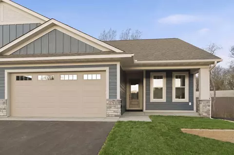2823 Thompson Dr, River Falls, WI 54022