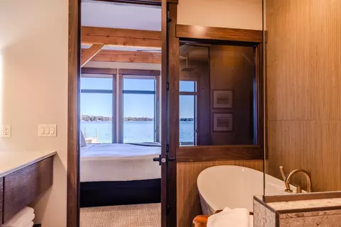 Bath - Cragun's South Beach #739 3bdrm Lake Irma, Brainerd, MN 56401 photo 1 of 5