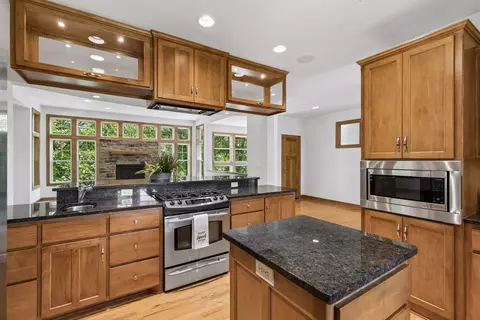 3958 Greystone Rdg, Eagan, MN 55122