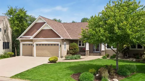 3958 Greystone Rdg, Eagan, MN 55122