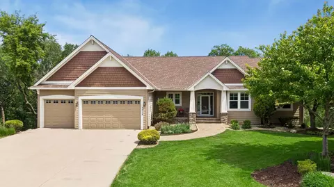 3958 Greystone Rdg, Eagan, MN 55122