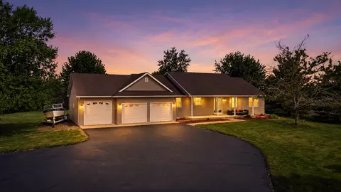 545 Kreuziger Rd, Roberts, WI 54023
