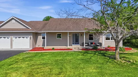 545 Kreuziger Rd, Roberts, WI 54023