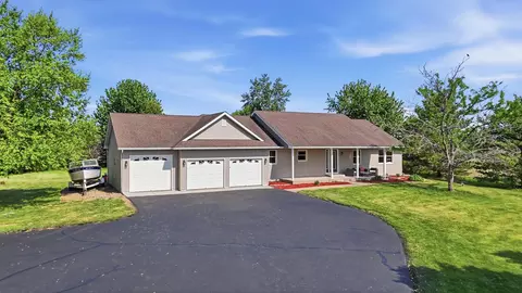 545 Kreuziger Rd, Roberts, WI 54023