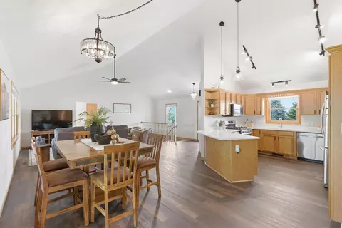 545 Kreuziger Rd, Roberts, WI 54023