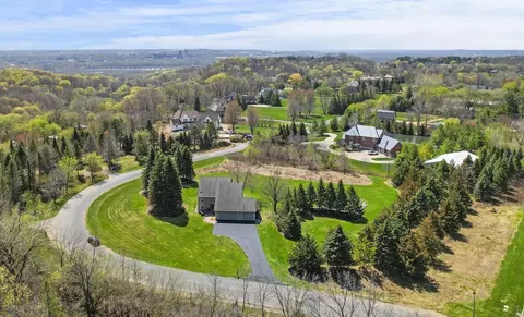 9820 Deerbrook Dr, Chanhassen, MN 55317