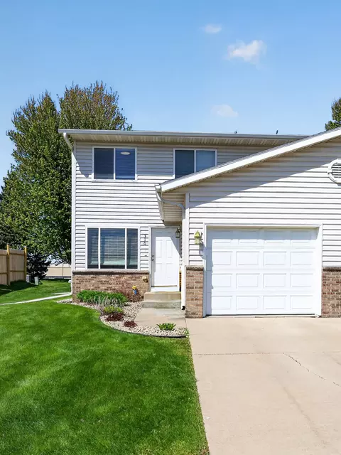 310 10th Ave NW, Byron, MN 55920