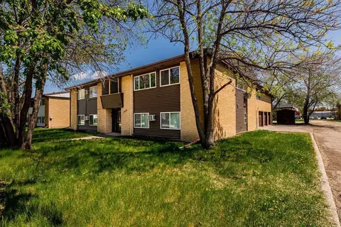 1824 14th St S, Fargo, ND 58103