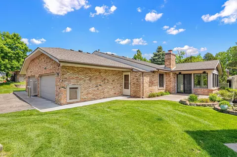 1860 Juneau Ln N, Plymouth, MN 55447