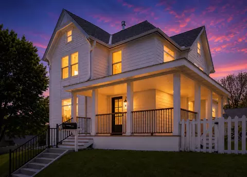 109 Pine St E, Stillwater, MN 55082