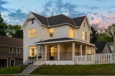 109 Pine St E, Stillwater, MN 55082