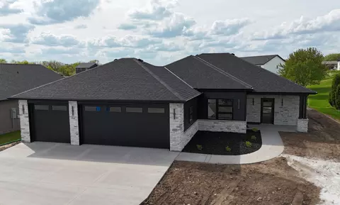 1325 Iris Ln, Saint Joseph, MN 56374