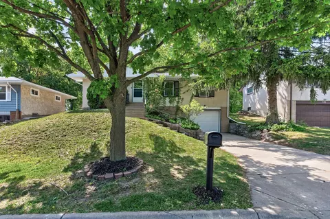 49 Flandrau Pl, Saint Paul, MN 55106