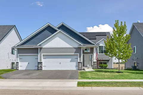 2809 213th St, Farmington, MN 55024