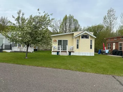 807 Brown St, Detroit Lakes, MN 56501