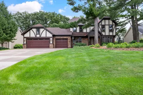 8941 Hunters Trl, Woodbury, MN 55125